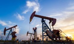 هبوط أسعار النفط إلى 94 دولاراً للبرميل